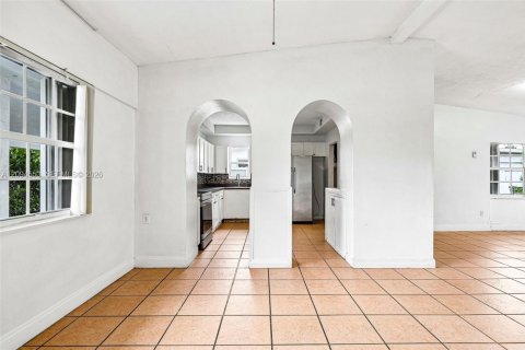 Villa ou maison à louer à North Miami Beach, Floride: 3 chambres, 147.34 m2 № 2390105 - photo 12