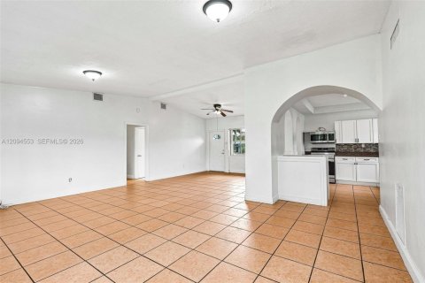 Villa ou maison à louer à North Miami Beach, Floride: 3 chambres, 147.34 m2 № 2390105 - photo 11