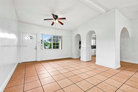 Villa ou maison à louer à North Miami Beach, Floride: 3 chambres, 147.34 m2 № 2390105 - photo 8