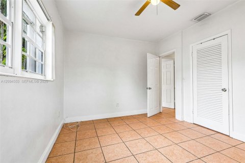 Villa ou maison à louer à North Miami Beach, Floride: 3 chambres, 147.34 m2 № 2390105 - photo 21