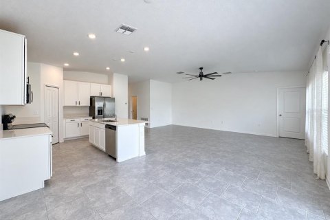 House in Davenport, Florida 4 bedrooms, 180.14 sq.m. № 2383306 - photo 6