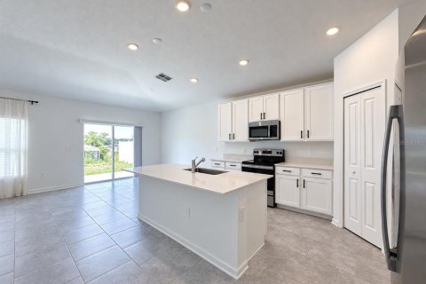 House in Davenport, Florida 4 bedrooms, 180.14 sq.m. № 2383306 - photo 5