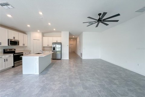 House in Davenport, Florida 4 bedrooms, 180.14 sq.m. № 2383306 - photo 3