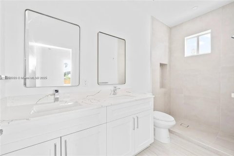 House in Miami, Florida 3 bedrooms, 124.02 sq.m. № 1953512 - photo 11