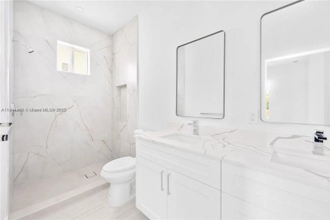 House in Miami, Florida 3 bedrooms, 124.02 sq.m. № 1953512 - photo 14