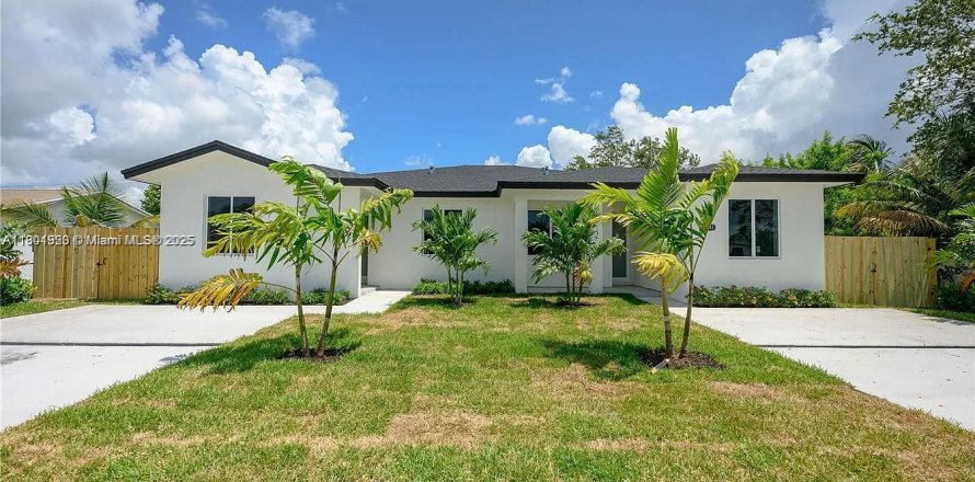 House in Miami, Florida 3 bedrooms, 124.02 sq.m. № 1953512