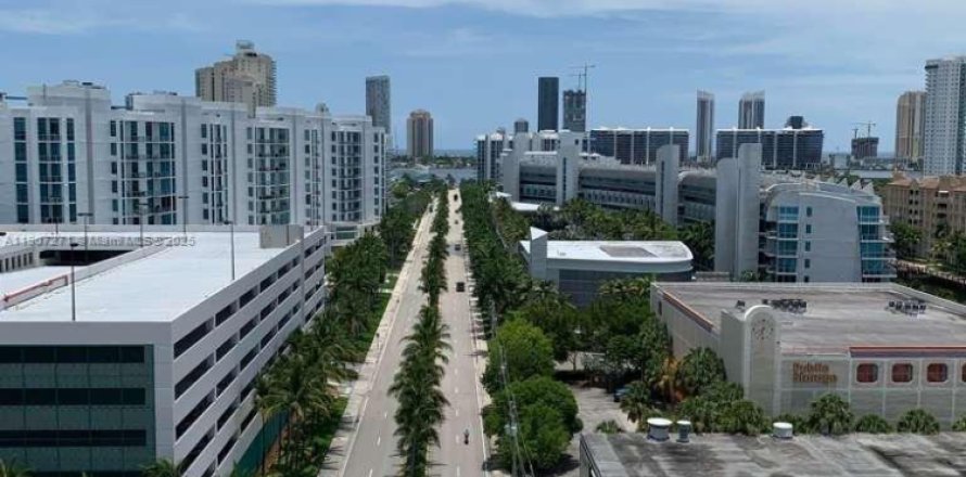 Condominio en Aventura, Florida, 1 dormitorio  № 2012542