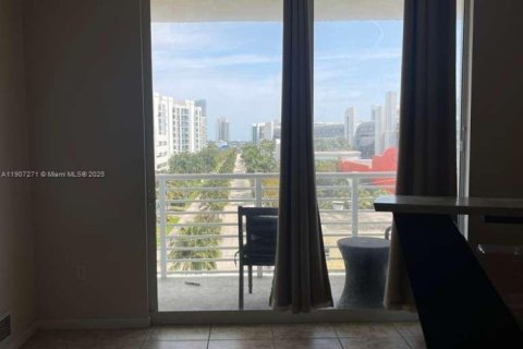 Condominio en alquiler en Aventura, Florida, 1 dormitorio, 73.11 m2 № 2012542 - foto 4