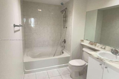 Condominio en alquiler en Aventura, Florida, 1 dormitorio, 73.11 m2 № 2012542 - foto 13
