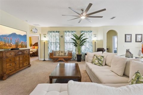 Villa ou maison à vendre à Deltona, Floride: 4 chambres, 218.51 m2 № 2358311 - photo 5