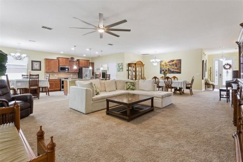 Villa ou maison à vendre à Deltona, Floride: 4 chambres, 218.51 m2 № 2358311 - photo 4