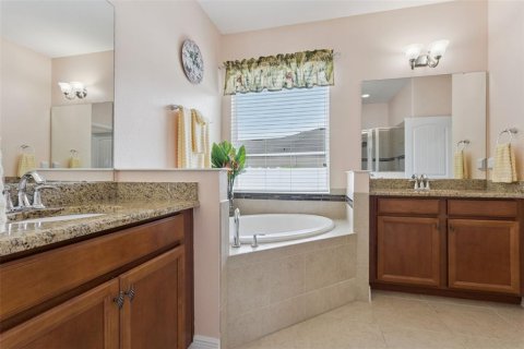 Villa ou maison à vendre à Deltona, Floride: 4 chambres, 218.51 m2 № 2358311 - photo 28