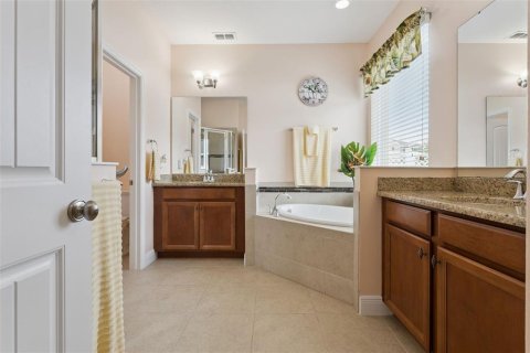 Villa ou maison à vendre à Deltona, Floride: 4 chambres, 218.51 m2 № 2358311 - photo 29