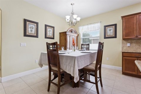 Villa ou maison à vendre à Deltona, Floride: 4 chambres, 218.51 m2 № 2358311 - photo 11