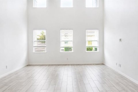 Villa ou maison à louer à Winter Garden, Floride: 5 chambres, 302.68 m2 № 2349244 - photo 2