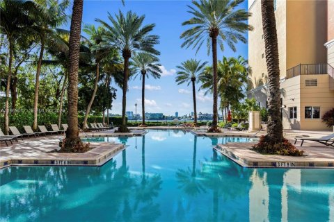 Condominio en venta en Sunny Isles Beach, Florida, 3 dormitorios, 117.43 m2 № 2031871 - foto 21