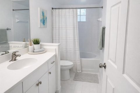 Condominio en venta en Sunny Isles Beach, Florida, 3 dormitorios, 117.43 m2 № 2031871 - foto 15