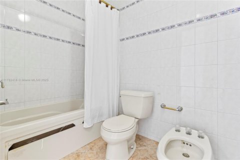 Купить виллу или дом в Майами, Флорида 6 спален, 738.85м2, № 2037940 - фото 27