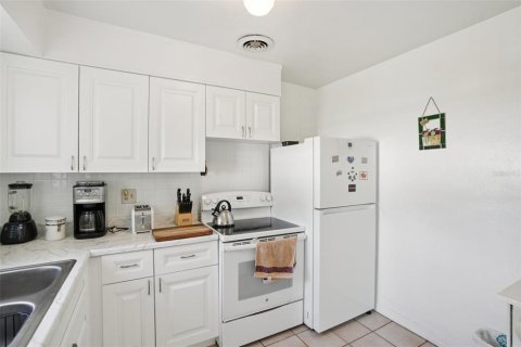 House in Saint Petersburg, Florida 2 bedrooms, 84.73 sq.m. № 1914153 - photo 10