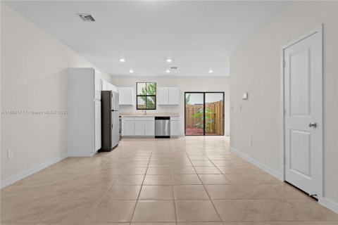 Adosado en alquiler en Florida City, Florida, 3 dormitorios, 128.21 m2 № 1887720 - foto 1