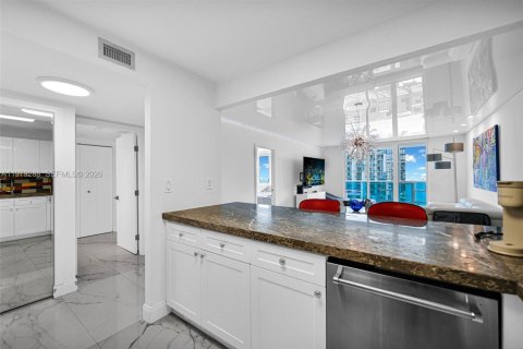 Copropriété à vendre à Miami Beach, Floride: 1 chambre, 81.75 m2 № 2046087 - photo 10