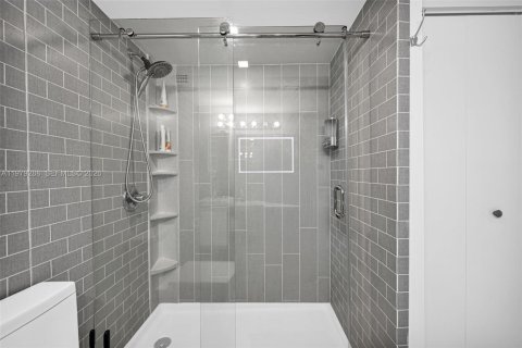 Copropriété à vendre à Miami Beach, Floride: 1 chambre, 81.75 m2 № 2046087 - photo 18