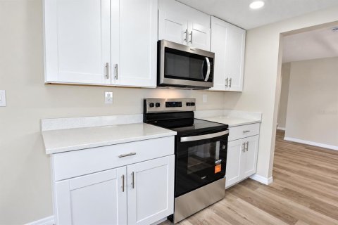 Villa ou maison à vendre à Port Richey, Floride: 2 chambres, 129.04 m2 № 2408762 - photo 11