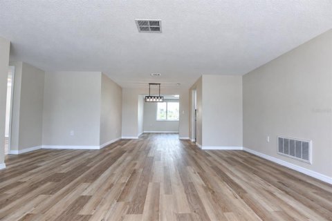Villa ou maison à vendre à Port Richey, Floride: 2 chambres, 129.04 m2 № 2408762 - photo 5