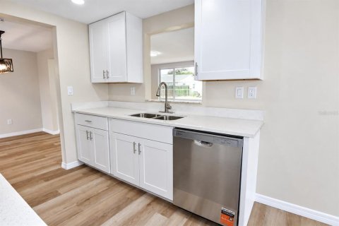 Villa ou maison à vendre à Port Richey, Floride: 2 chambres, 129.04 m2 № 2408762 - photo 10