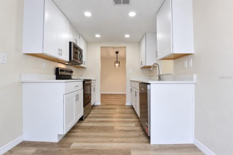 Villa ou maison à vendre à Port Richey, Floride: 2 chambres, 129.04 m2 № 2408762 - photo 12