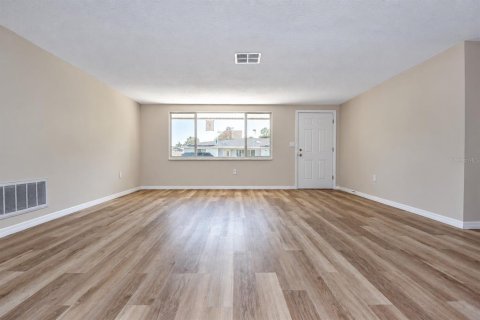 Villa ou maison à vendre à Port Richey, Floride: 2 chambres, 129.04 m2 № 2408762 - photo 6