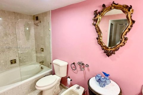 Купить кондоминиум в Майами, Флорида 2 спальни, 181.16м2, № 2028333 - фото 23
