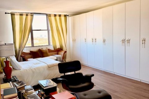 Купить кондоминиум в Майами, Флорида 2 спальни, 181.16м2, № 2028333 - фото 17