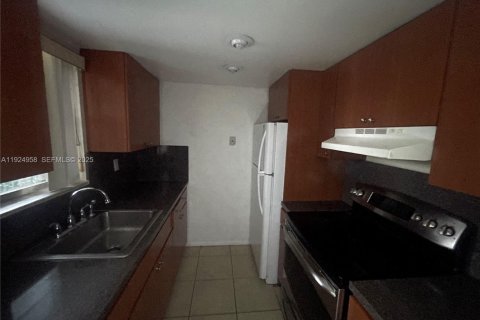 Снять в аренду квартиру в Хайалиа, Флорида 2 спальни, 78.32м2, № 1983119 - фото 10