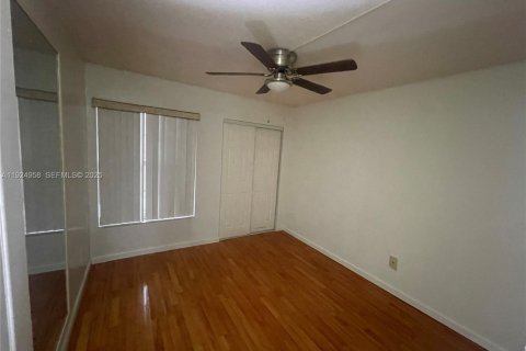 Снять в аренду квартиру в Хайалиа, Флорида 2 спальни, 78.32м2, № 1983119 - фото 9