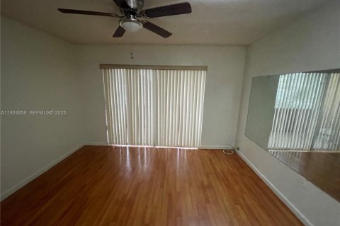 Снять в аренду квартиру в Хайалиа, Флорида 2 спальни, 78.32м2, № 1983119 - фото 5