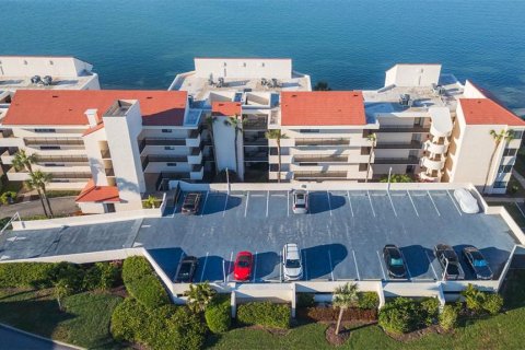 Condo in Saint Petersburg, Florida, 2 bedrooms № 2145312