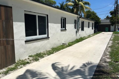 Villa ou maison à vendre à Dania Beach, Floride: 6 chambres, 251.02 m2 № 2015893 - photo 2