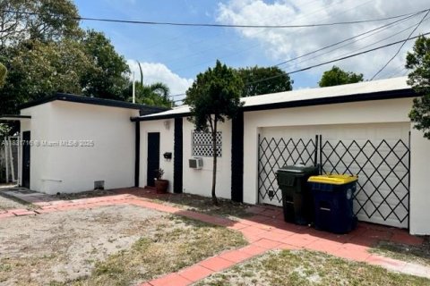 Villa ou maison à vendre à Dania Beach, Floride: 6 chambres, 251.02 m2 № 2015893 - photo 3