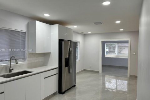 Villa ou maison à vendre à Dania Beach, Floride: 6 chambres, 251.02 m2 № 2015893 - photo 11