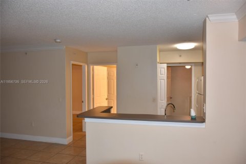 Condominio en alquiler en Miramar, Florida, 2 dormitorios, 99.59 m2 № 2010642 - foto 2