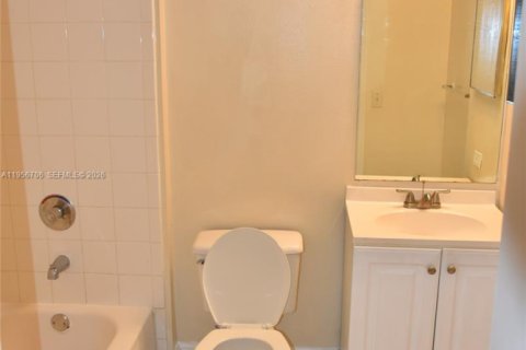 Condominio en alquiler en Miramar, Florida, 2 dormitorios, 99.59 m2 № 2010642 - foto 19