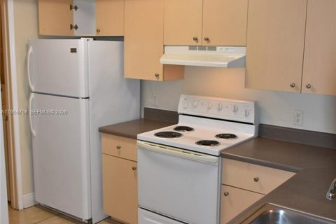 Condominio en alquiler en Miramar, Florida, 2 dormitorios, 99.59 m2 № 2010642 - foto 6