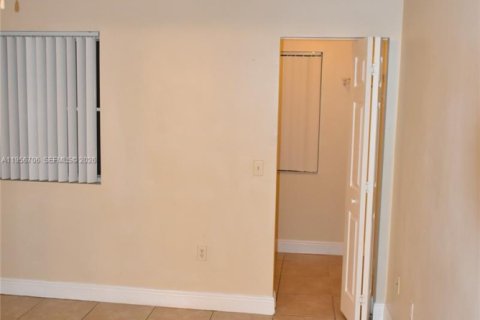 Condominio en alquiler en Miramar, Florida, 2 dormitorios, 99.59 m2 № 2010642 - foto 15