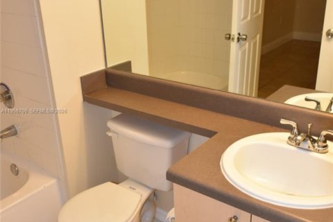 Condominio en alquiler en Miramar, Florida, 2 dormitorios, 99.59 m2 № 2010642 - foto 10