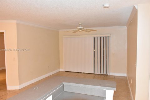 Condominio en alquiler en Miramar, Florida, 2 dormitorios, 99.59 m2 № 2010642 - foto 13