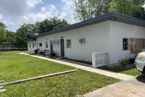 Casa en alquiler en Fort Lauderdale, Florida, 2 dormitorios, 145.67 m2 № 1954336 - foto 1