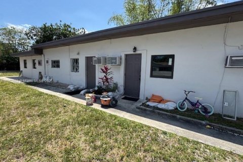 Casa en alquiler en Fort Lauderdale, Florida, 2 dormitorios, 145.67 m2 № 1954336 - foto 2