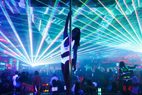 Immobilier commercial à vendre à Miami Beach, Floride № 1995178 - photo 1