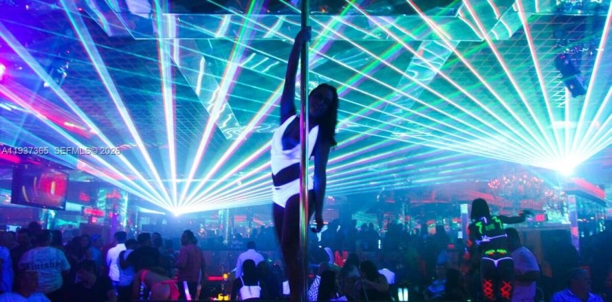 Immobilier commercial à Miami Beach, Floride № 1995178